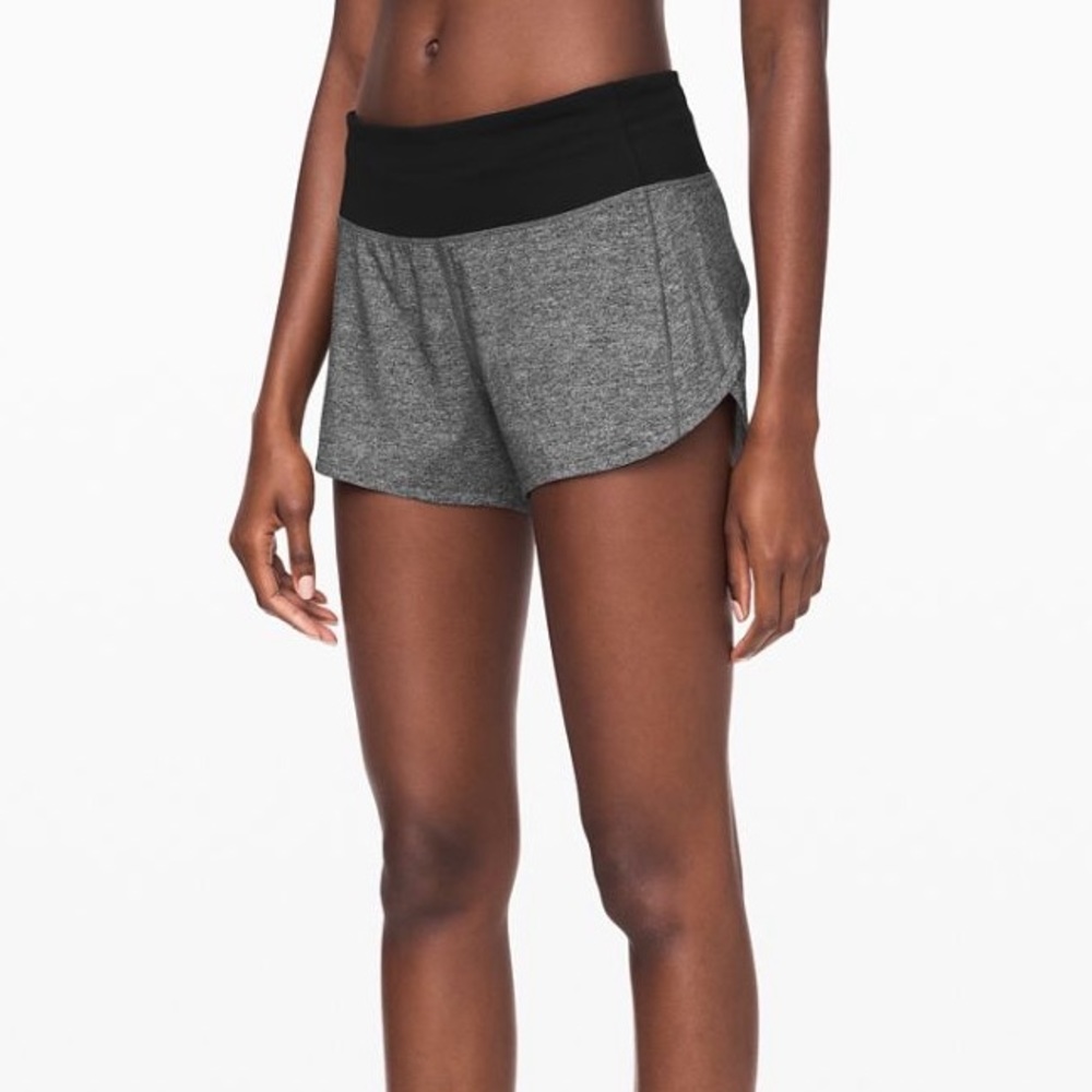 Lululemon Speed Up Mid-Rise Short 4”.